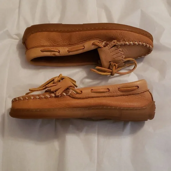 Minnetonka Maccocins Women's SZ 6.5 Tan - Picture 4 of 9